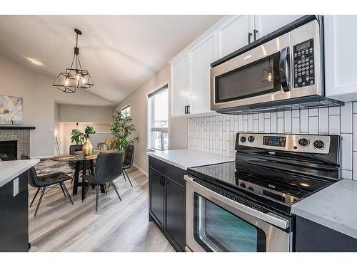 28 Vincent Close, Red Deer, AB - Indoor Photo Showing Kitchen