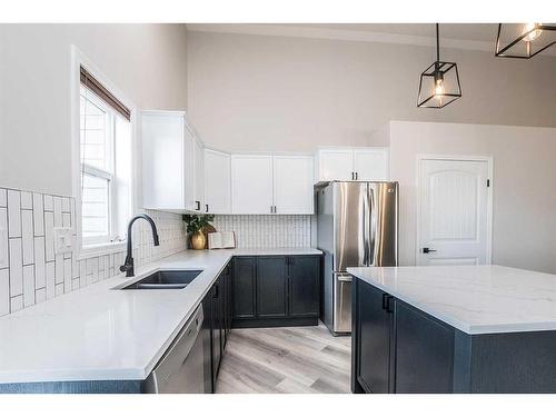 28 Vincent Close, Red Deer, AB - Indoor Photo Showing Kitchen With Double Sink With Upgraded Kitchen