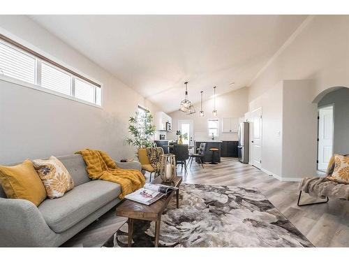 28 Vincent Close, Red Deer, AB - Indoor Photo Showing Living Room