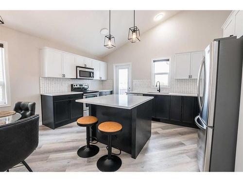 28 Vincent Close, Red Deer, AB - Indoor Photo Showing Kitchen With Upgraded Kitchen