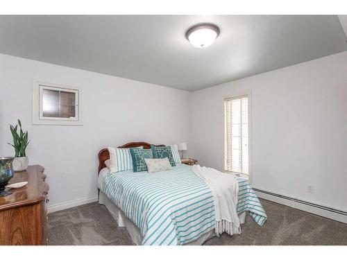 217-27111 Highway 597, Rural Lacombe County, AB - Indoor Photo Showing Bedroom