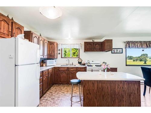 37348 Range Road 23, Rural Red Deer County, AB - Indoor Photo Showing Kitchen With Double Sink