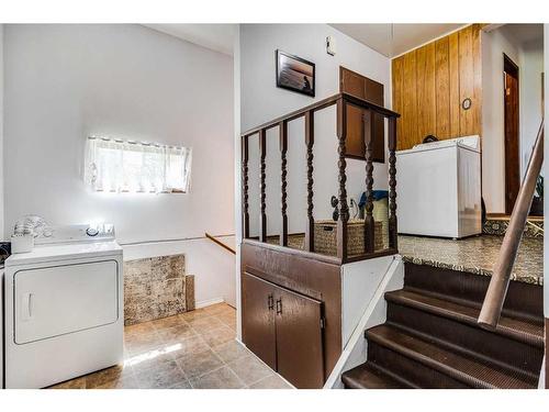 37348 Range Road 23, Rural Red Deer County, AB - Indoor Photo Showing Laundry Room