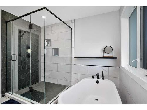 11 Cole Way, Sylvan Lake, AB - Indoor Photo Showing Bathroom