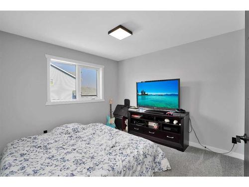 11 Cole Way, Sylvan Lake, AB - Indoor Photo Showing Bedroom