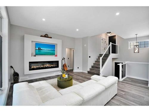 11 Cole Way, Sylvan Lake, AB - Indoor Photo Showing Living Room With Fireplace