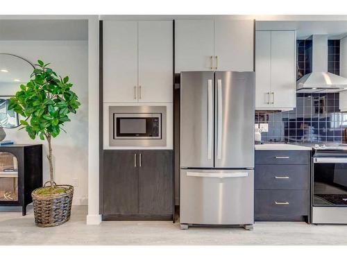 303-8235 8 Avenue Sw, Calgary, AB - Indoor Photo Showing Kitchen