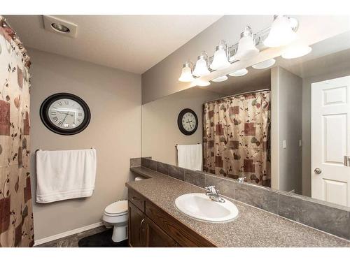 110-150 Vanier Drive, Red Deer, AB - Indoor Photo Showing Bathroom