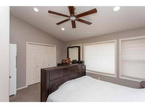 110-150 Vanier Drive, Red Deer, AB - Indoor Photo Showing Bedroom