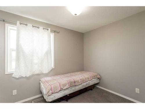 110-150 Vanier Drive, Red Deer, AB - Indoor Photo Showing Bedroom