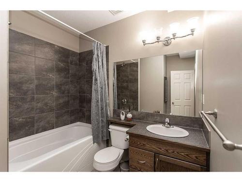 110-150 Vanier Drive, Red Deer, AB - Indoor Photo Showing Bathroom