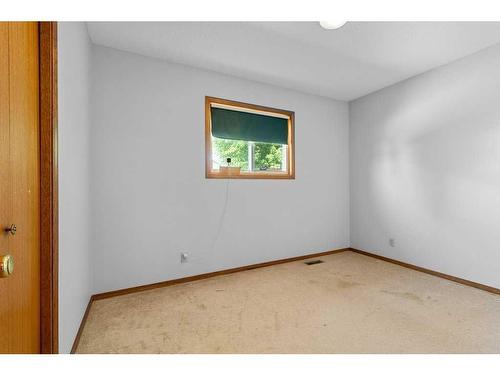 4512 43 Street, Sylvan Lake, AB - Indoor Photo Showing Other Room