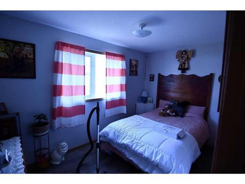 5125 A & B Victoria Avenue, Coronation, AB - Indoor Photo Showing Bedroom