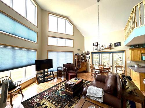 21 Aimie Avenue, White Sands, AB - Indoor Photo Showing Living Room