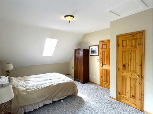 21 Aimie Avenue, White Sands, AB - Indoor Photo Showing Bedroom