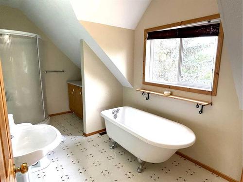 21 Aimie Avenue, White Sands, AB - Indoor Photo Showing Bathroom