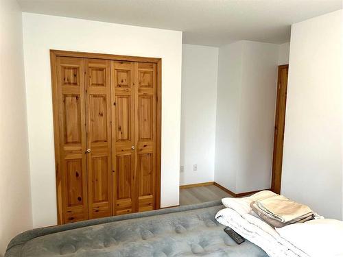 21 Aimie Avenue, White Sands, AB - Indoor Photo Showing Bedroom