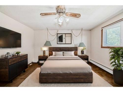 250070 Township Road 434, Rural Ponoka County, AB - Indoor Photo Showing Bedroom