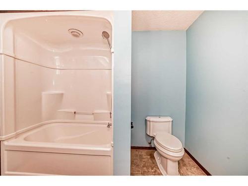 250070 Township Road 434, Rural Ponoka County, AB - Indoor Photo Showing Bathroom