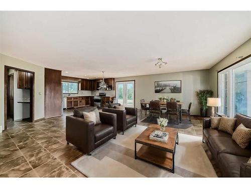 250070 Township Road 434, Rural Ponoka County, AB - Indoor Photo Showing Living Room