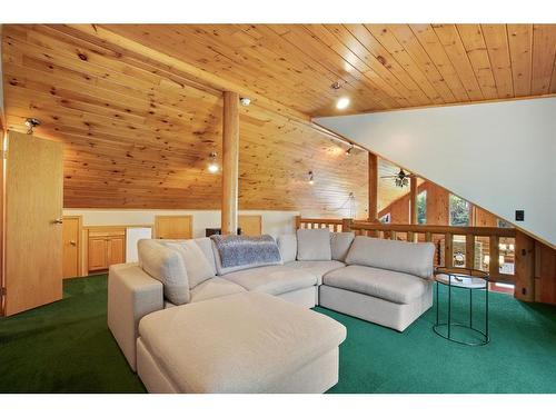 44-41124 Range Road 282, Rural Lacombe County, AB - Indoor Photo Showing Living Room