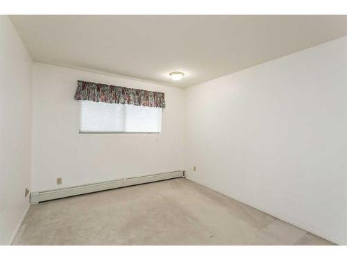 202-5414 53 Street, Lacombe, AB - Indoor Photo Showing Other Room