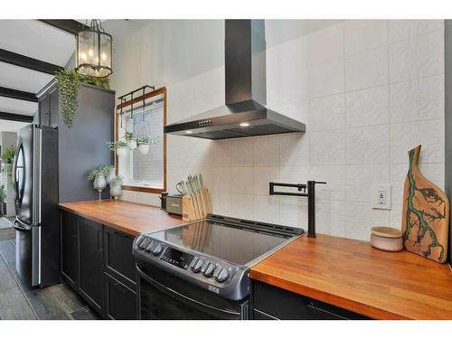 8 Archibald Crescent, Red Deer, AB - Indoor Photo Showing Kitchen