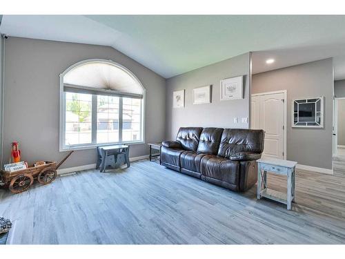 112 Archer Drive, Red Deer, AB - Indoor Photo Showing Living Room