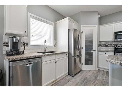 112 Archer Drive, Red Deer, AB - Indoor Photo Showing Kitchen With Upgraded Kitchen