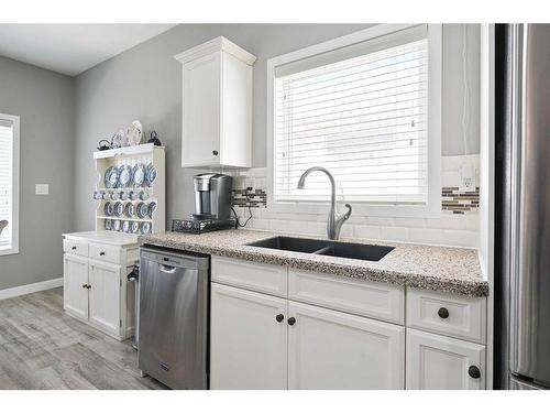 112 Archer Drive, Red Deer, AB - Indoor Photo Showing Kitchen With Double Sink With Upgraded Kitchen