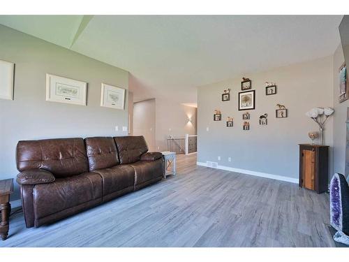 112 Archer Drive, Red Deer, AB - Indoor Photo Showing Living Room