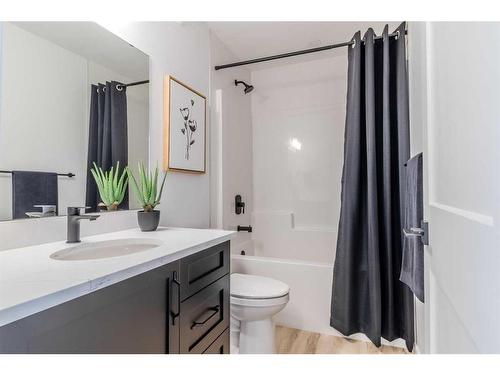 74 Palmer Circle, Blackfalds, AB - Indoor Photo Showing Bathroom