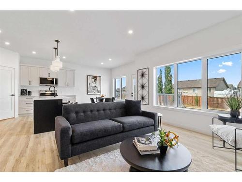 74 Palmer Circle, Blackfalds, AB - Indoor Photo Showing Living Room