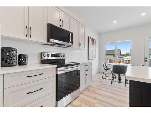 74 Palmer Circle, Blackfalds, AB - Indoor Photo Showing Kitchen