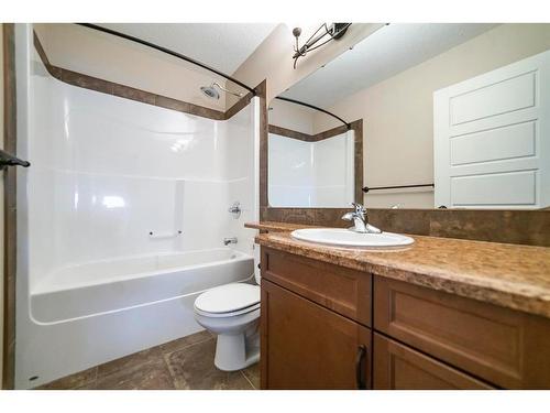 7512 38A Avenue, Camrose, AB - Indoor Photo Showing Bathroom