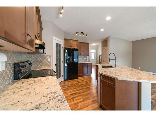 7512 38A Avenue, Camrose, AB - Indoor Photo Showing Kitchen