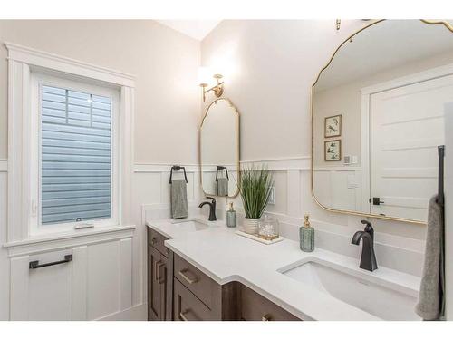 7 Songbird Green, Sylvan Lake, AB - Indoor Photo Showing Bathroom