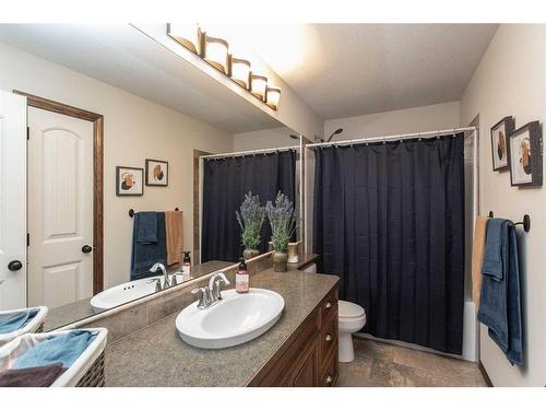 152 Vanson Close, Red Deer, AB - Indoor Photo Showing Bathroom