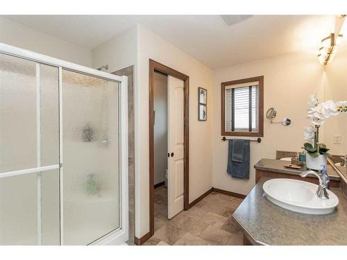 152 Vanson Close, Red Deer, AB - Indoor Photo Showing Bathroom