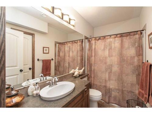 152 Vanson Close, Red Deer, AB - Indoor Photo Showing Bathroom