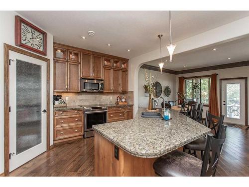 152 Vanson Close, Red Deer, AB - Indoor Photo Showing Kitchen With Stainless Steel Kitchen With Upgraded Kitchen