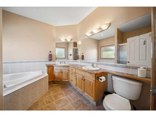 69 Alberts Close, Red Deer, AB - Indoor Photo Showing Bathroom