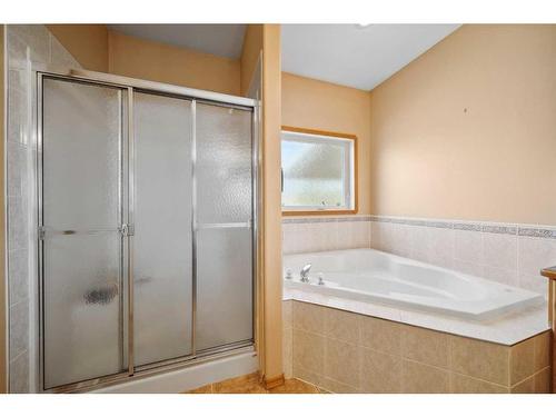 69 Alberts Close, Red Deer, AB - Indoor Photo Showing Bathroom