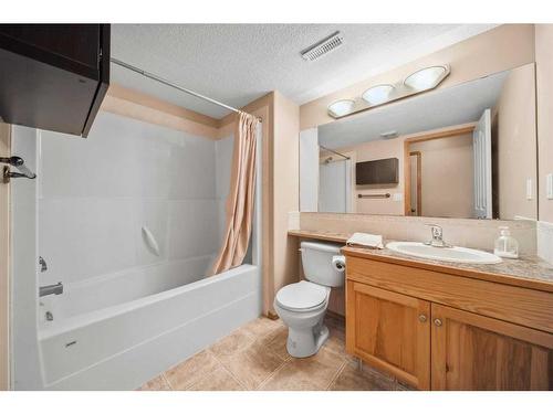 69 Alberts Close, Red Deer, AB - Indoor Photo Showing Bathroom