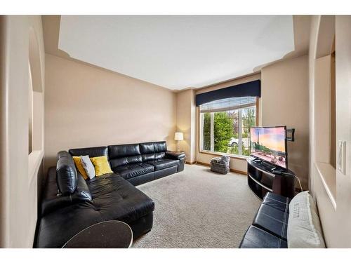 69 Alberts Close, Red Deer, AB - Indoor Photo Showing Living Room