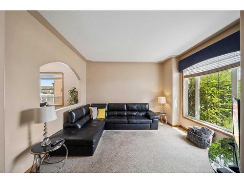 69 Alberts Close, Red Deer, AB - Indoor Photo Showing Living Room