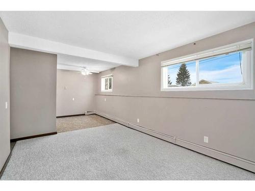 11-14, 21-24, 31-34-4932 48 Street, Rocky Mountain House, AB - Indoor Photo Showing Bedroom