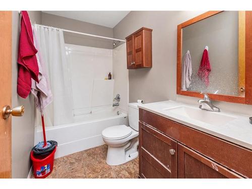 5922 West Park Crescent, Red Deer, AB - Indoor Photo Showing Bathroom