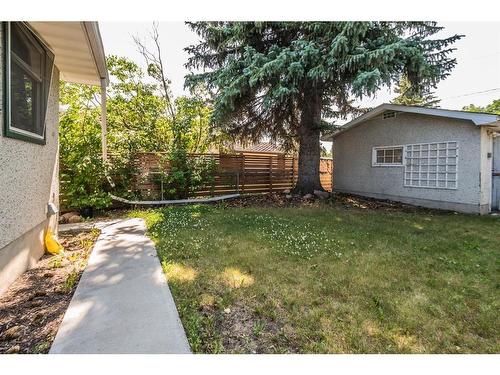 5922 West Park Crescent, Red Deer, AB - Outdoor