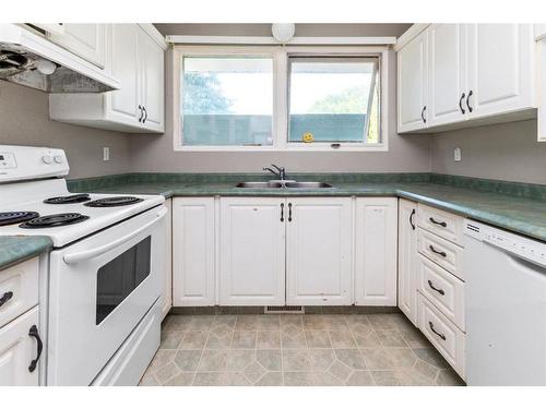 5922 West Park Crescent, Red Deer, AB - Indoor Photo Showing Kitchen With Double Sink